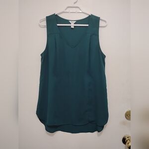 Thyme Green Sleeveless V-Neck Blouse Size Medium Hi-Low Hem